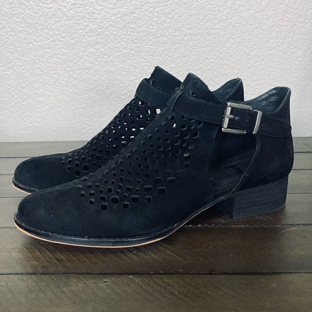 Vince Camuto Black Suede Cutout Ankle Booties 8.5
